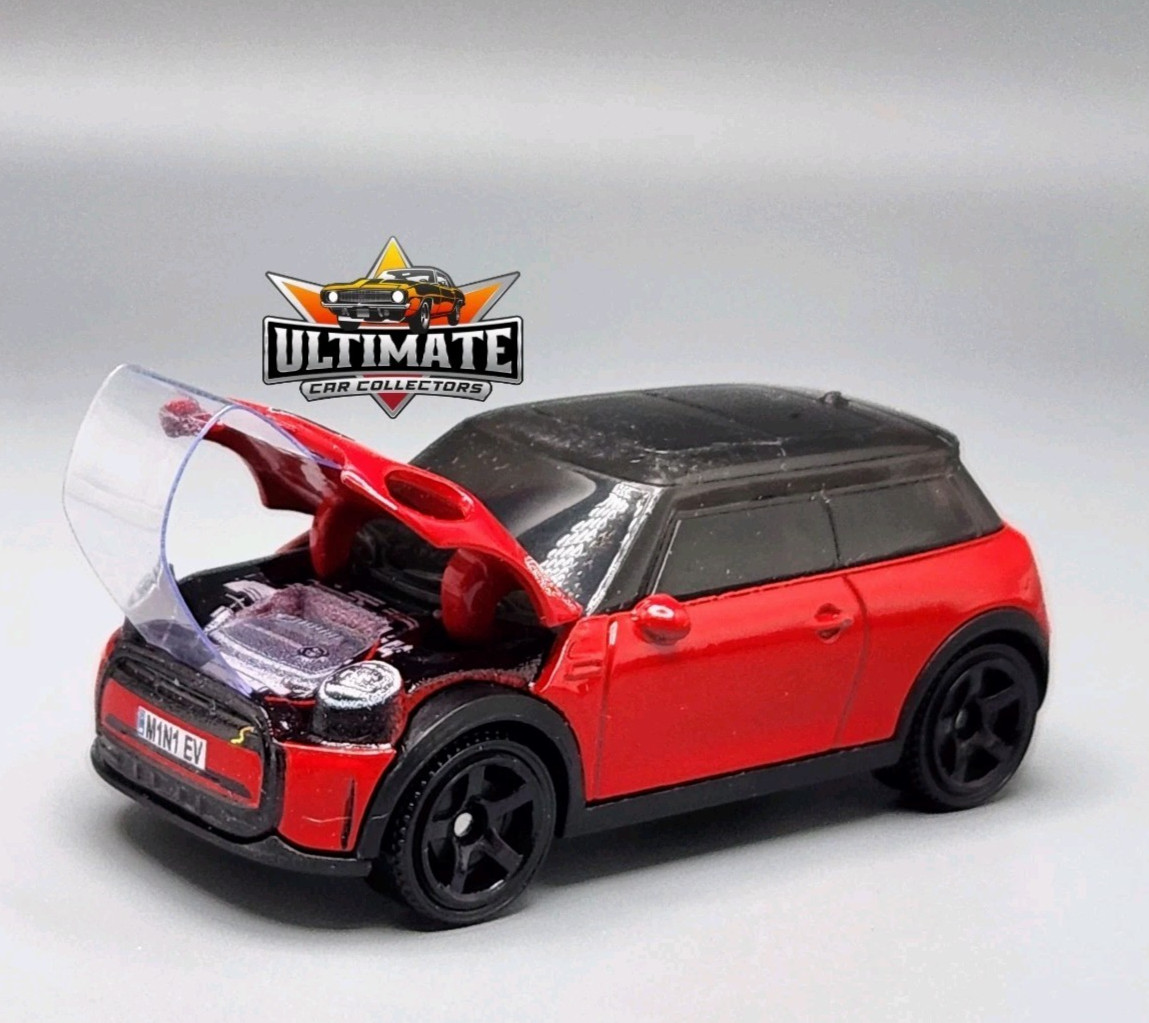 2022 22 Mini Cooper SE Collectible 1/64 Scale Diecast Model Collector Car