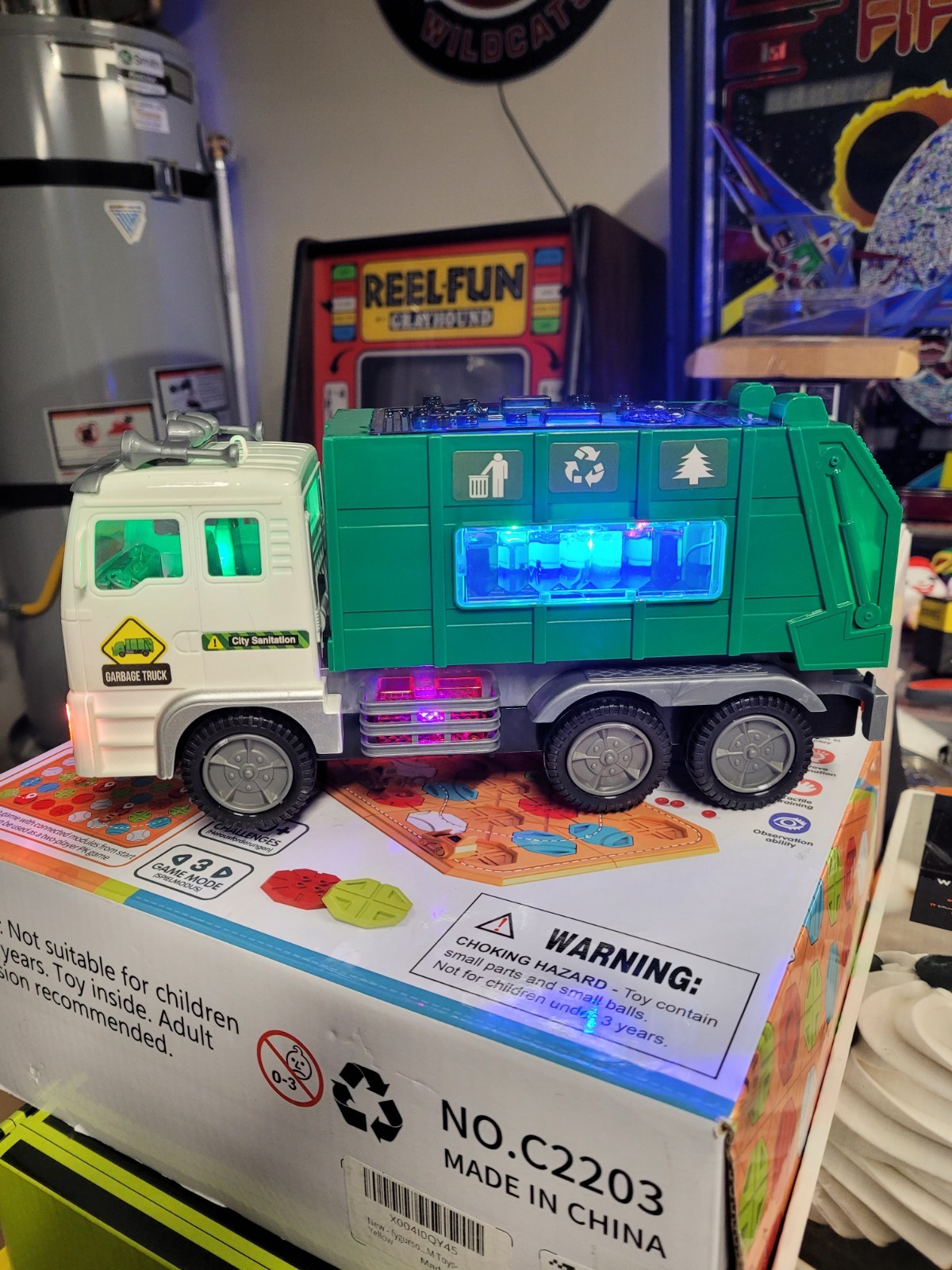 Zetz Brand Toy 4D Garbage Truck Lights,Sounds PRETTY AWESOME Free Ship Lower 48