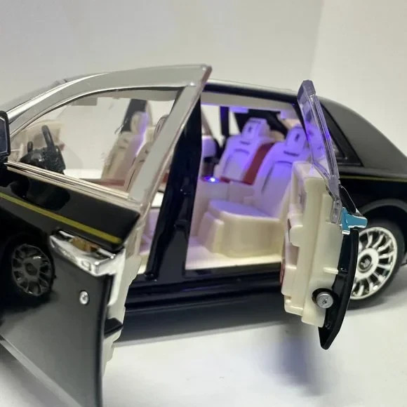 1:24 Rolls-Royce Phantom Metal Diecast Silver Black WITH LEDS Roll-Back