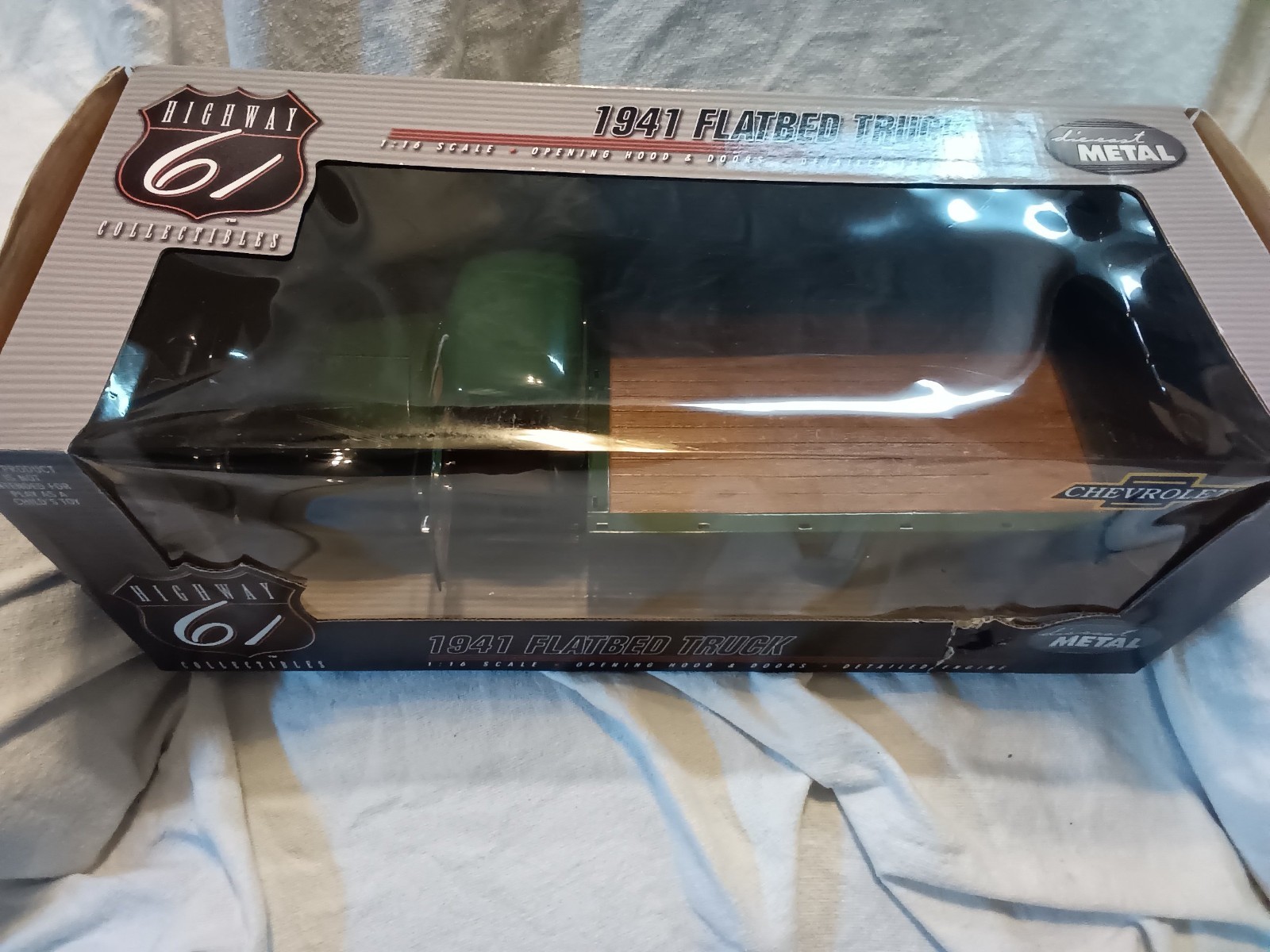 Ertl HIGHWAY 61 1/16 GREEN 1941 CHEVROLET Flatbed truck