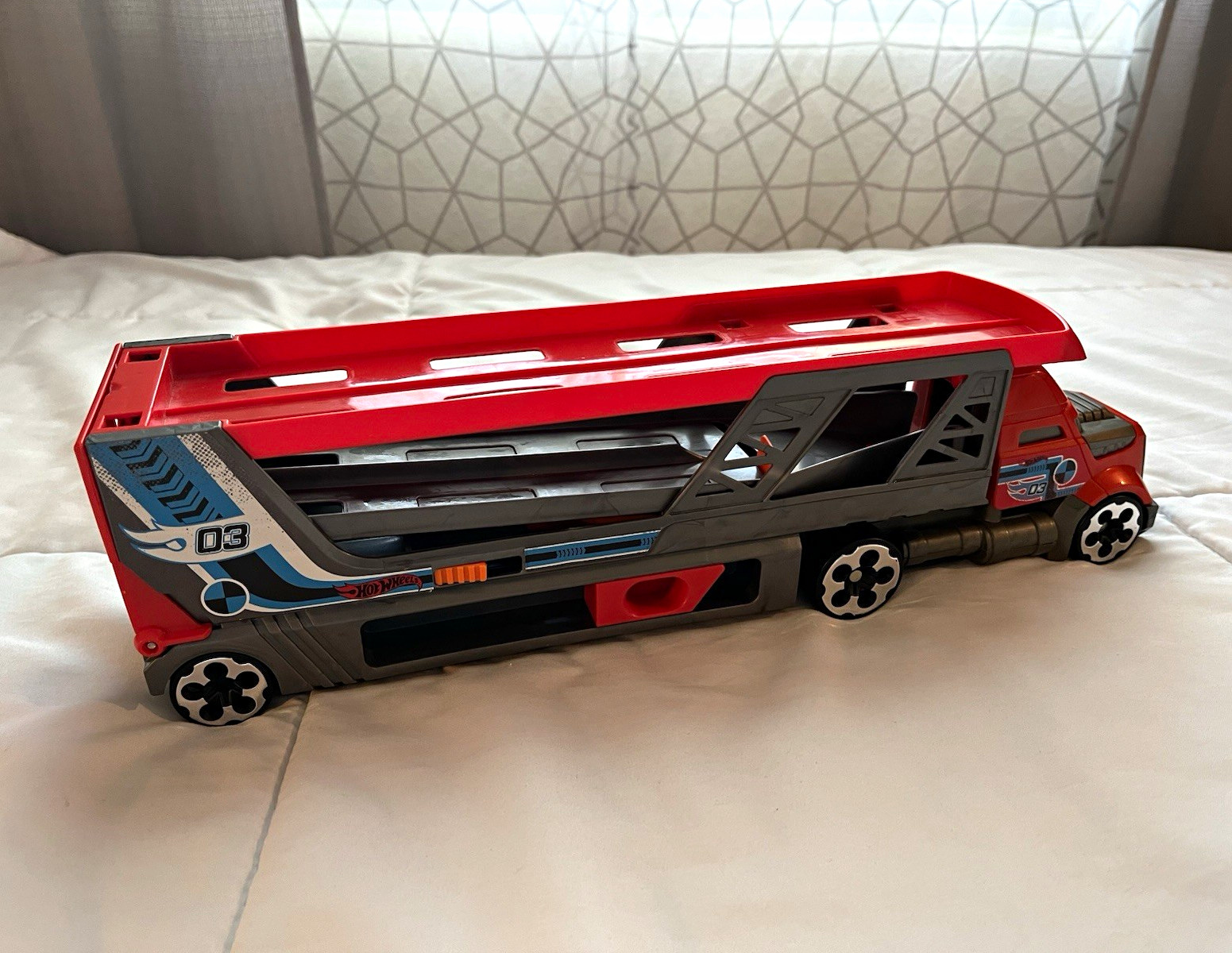 Hot Wheels Car Transporter Truck Trailer Hauler w/ Ramp Red Gray Blue Plastic