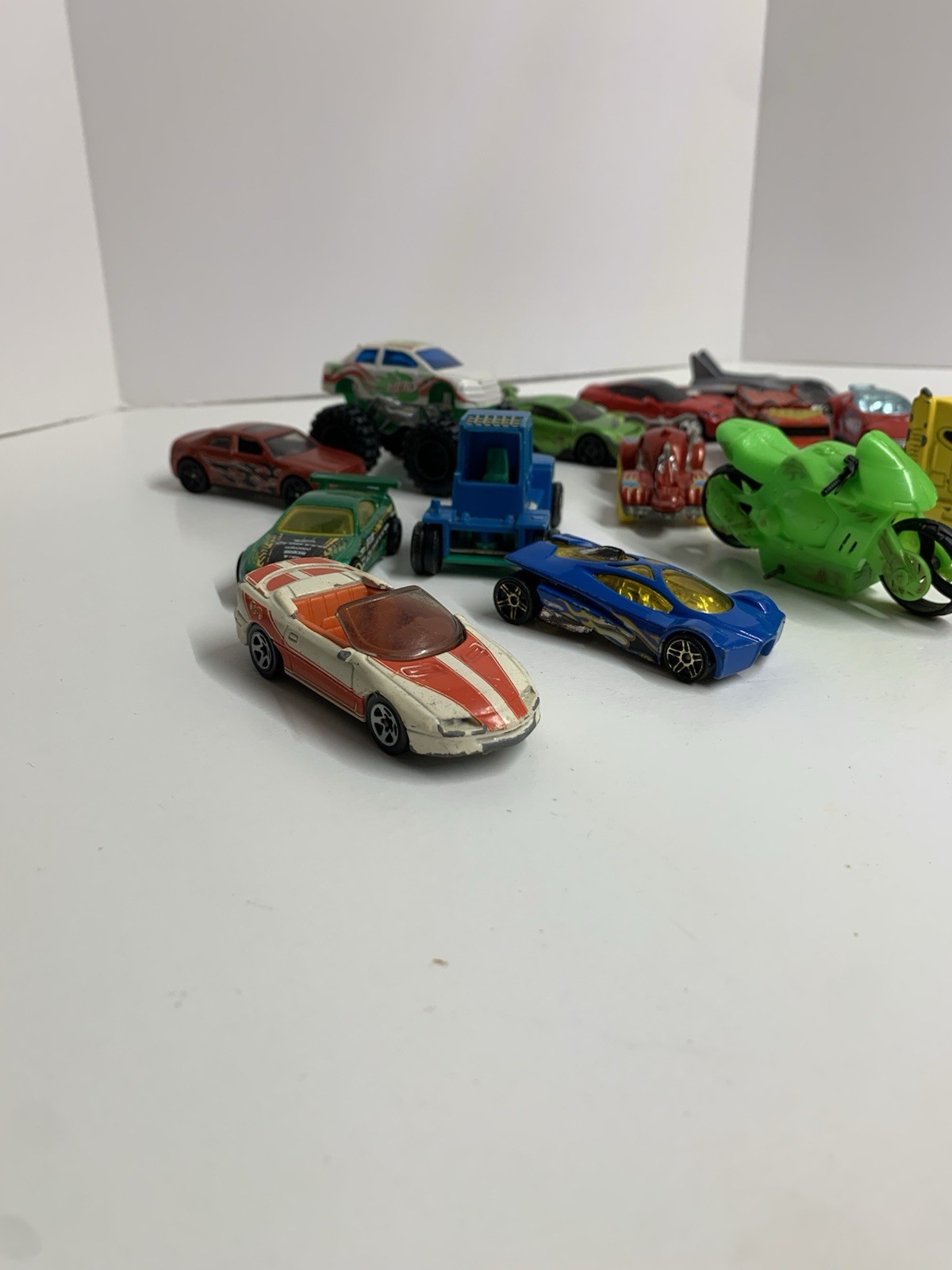 Lot Of 15 Toy Cars Die-cast And Plastic Hot wheels And Other Brands Preowned.