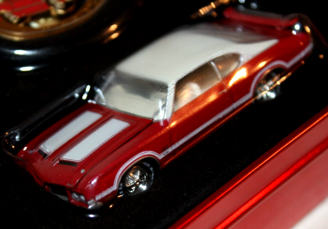2005 – 1:64 Scale -Johnny Lightning Collector Club – 1971 Olds 442 W-30 – In Tin