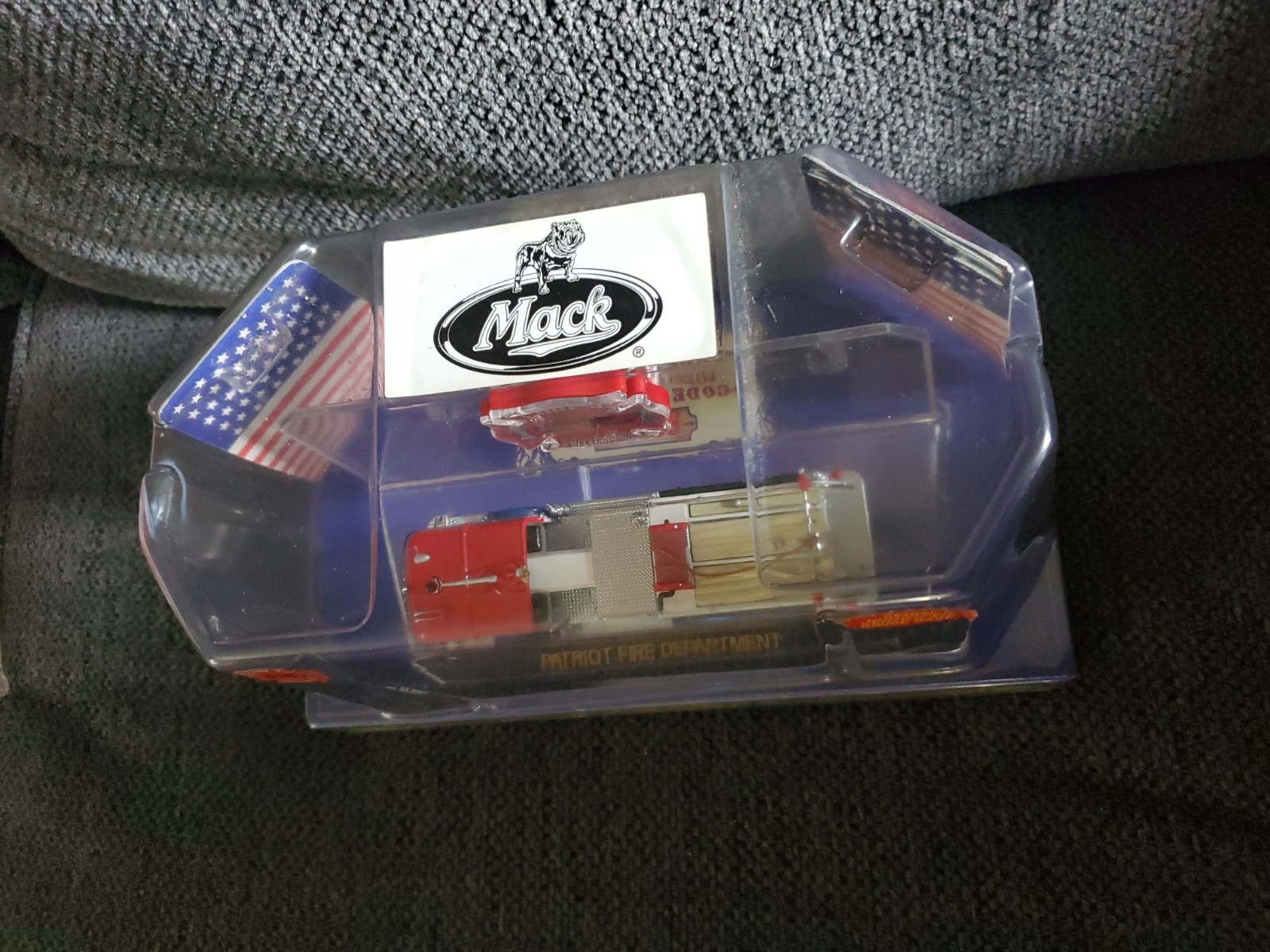 Mack Code 3 Classics Patriot Fire Dept 1/64 Die Cast Fire Engine 12351 (C3-5)