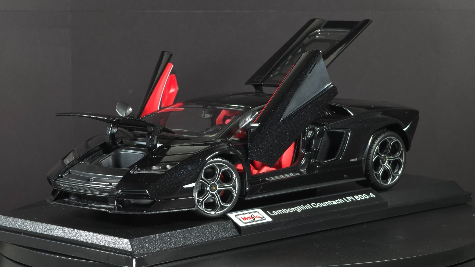 Lamborghini Countach LPI 800-4 1:18 Maisto Exclusive Style Special Edition Black