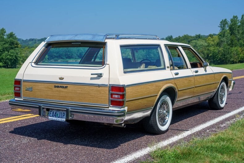 1985 Chevrolet Caprice Estate Station Wagon White/Wood in 1:18 scale by MCG