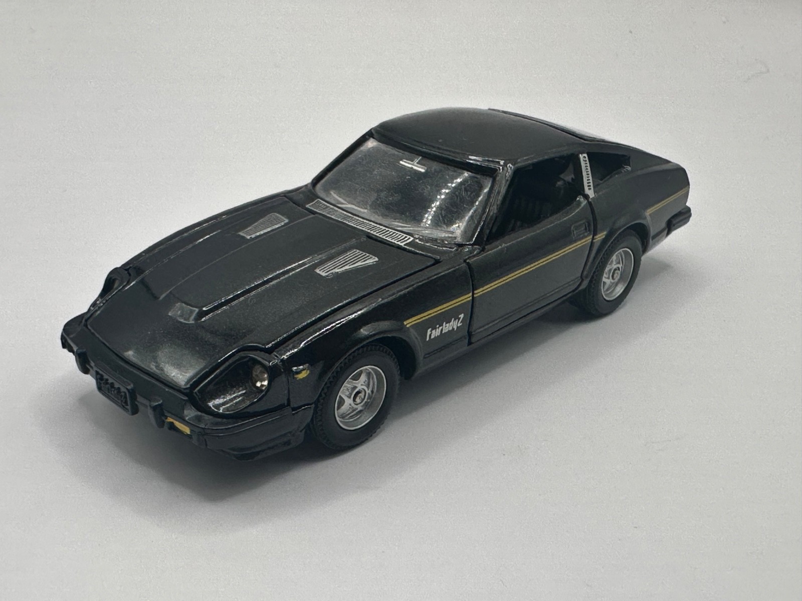 Tomica die-cast Nissan Fairlady 280Z-T. (f8)