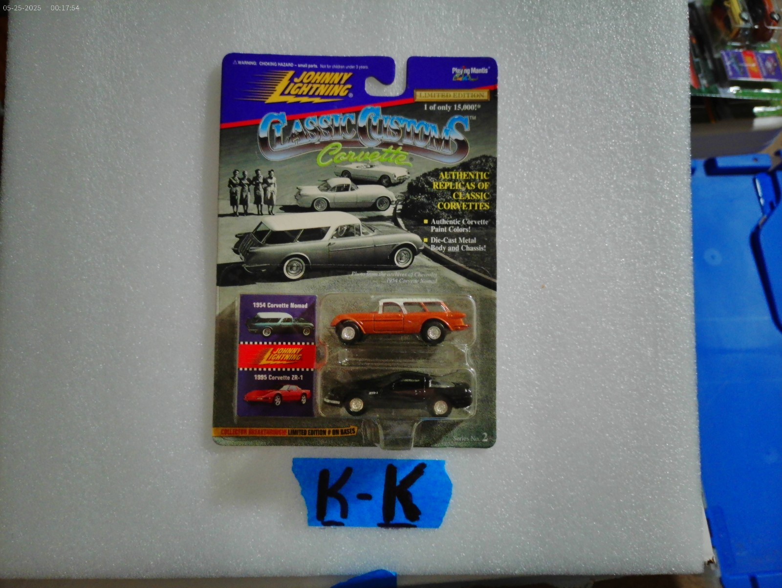 JOHNNY LIGHTNING CLASSIC CUSTOMS CHEVY CORVETTE 54 NOMAD 95 ZR-1 BLACK 1:64