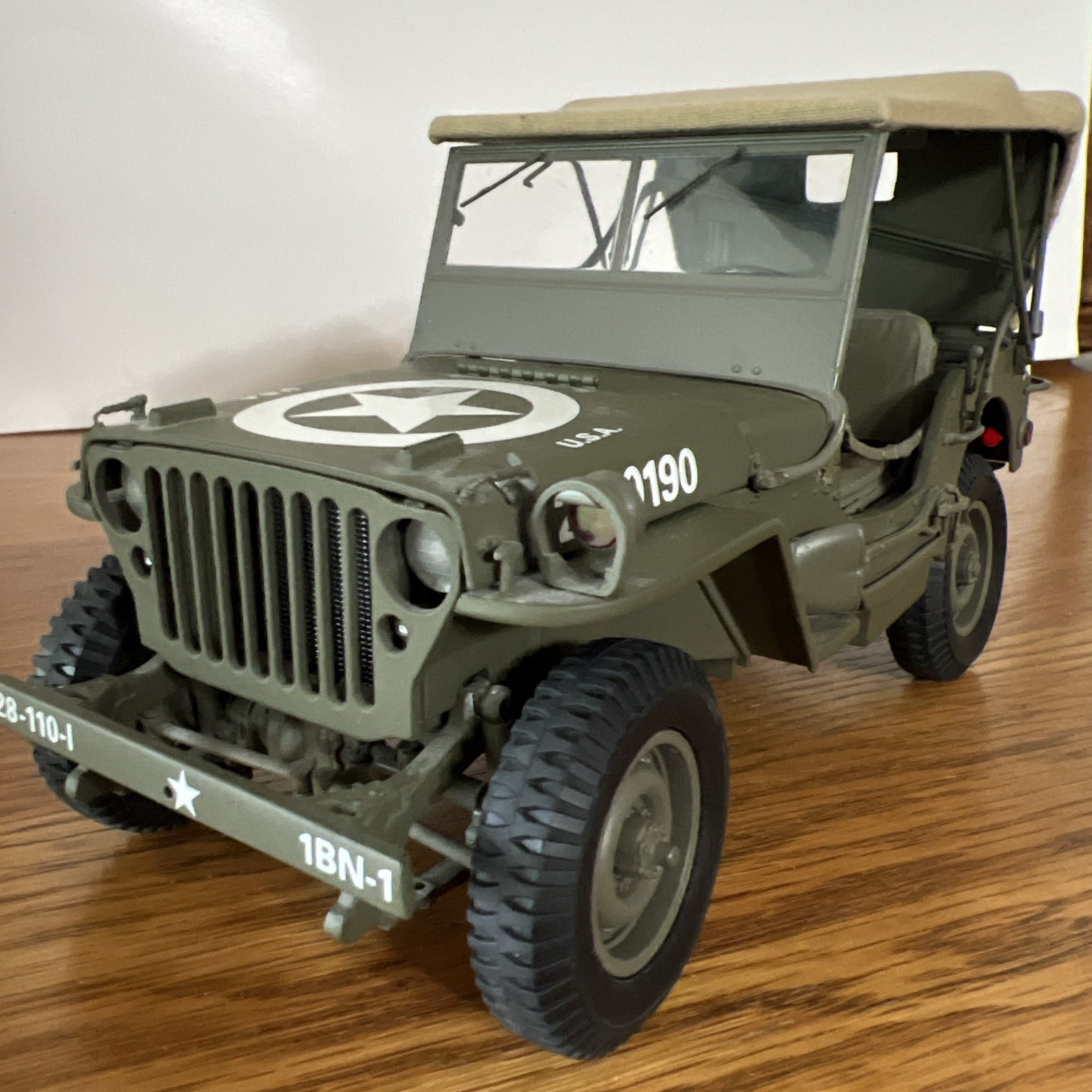 Danbury Mint 1940’s WWII Willy’s MB Scout Army Jeep with Linen Covered Top 1:16