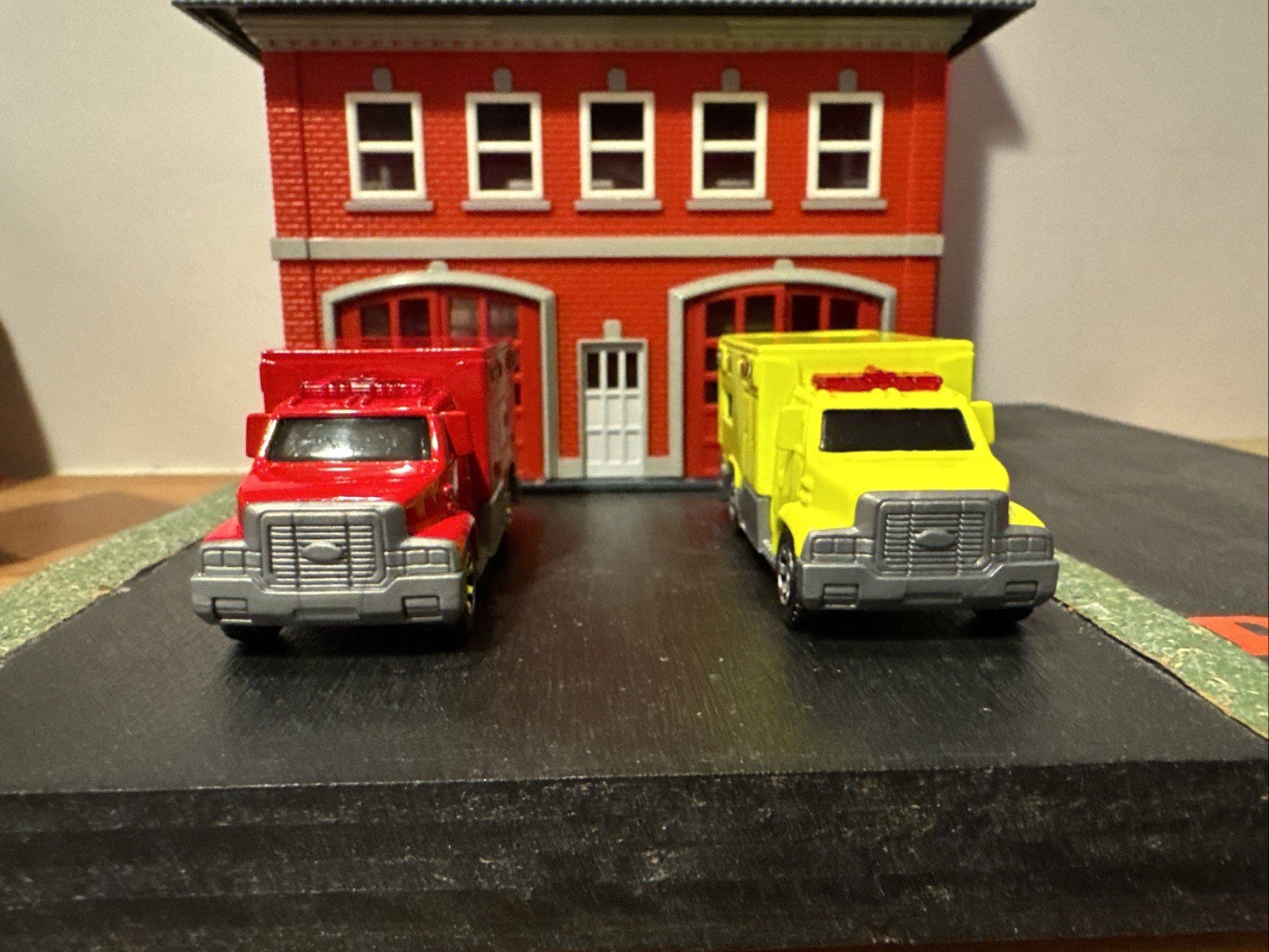Matchbox DIY Ambulance Lot Blank Red & Lime Yellow For Custom Fire Truck 1:64