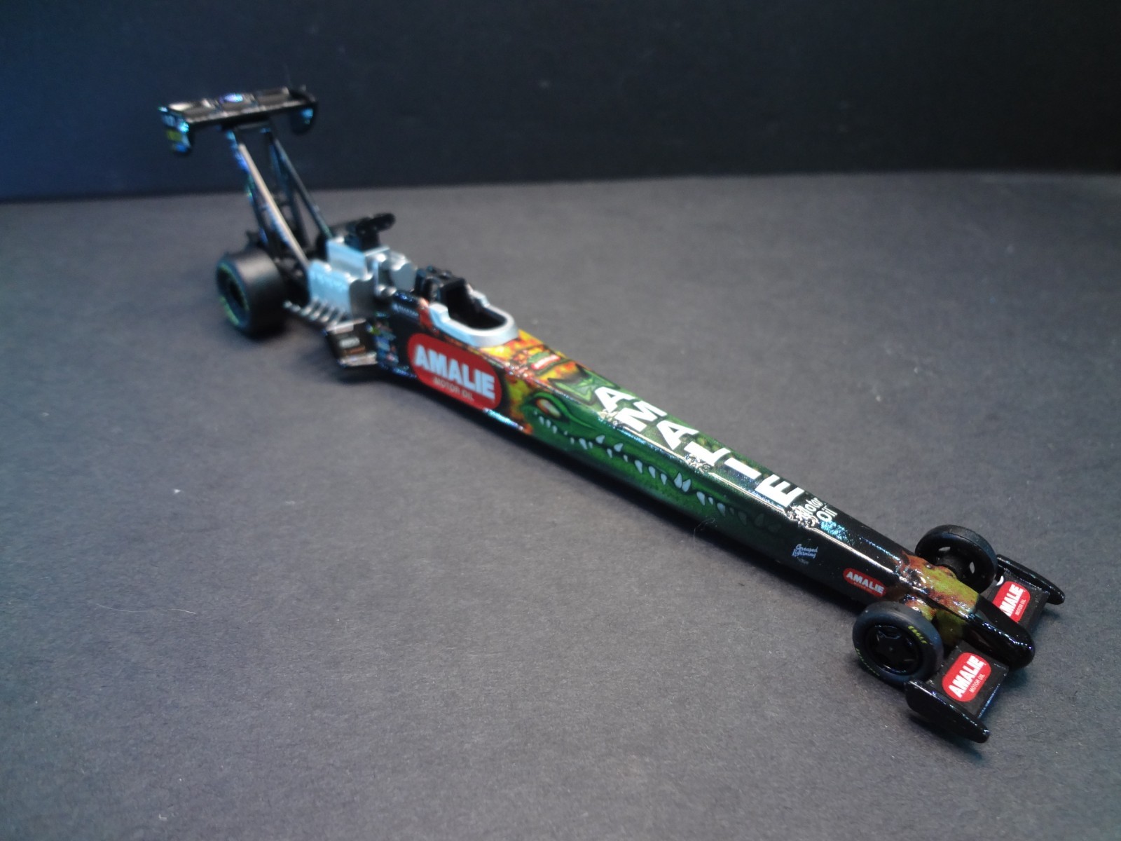 Auto World Amalie Motor Oil Terry McMillen NHRA Top Fuel Dragster – 1:64