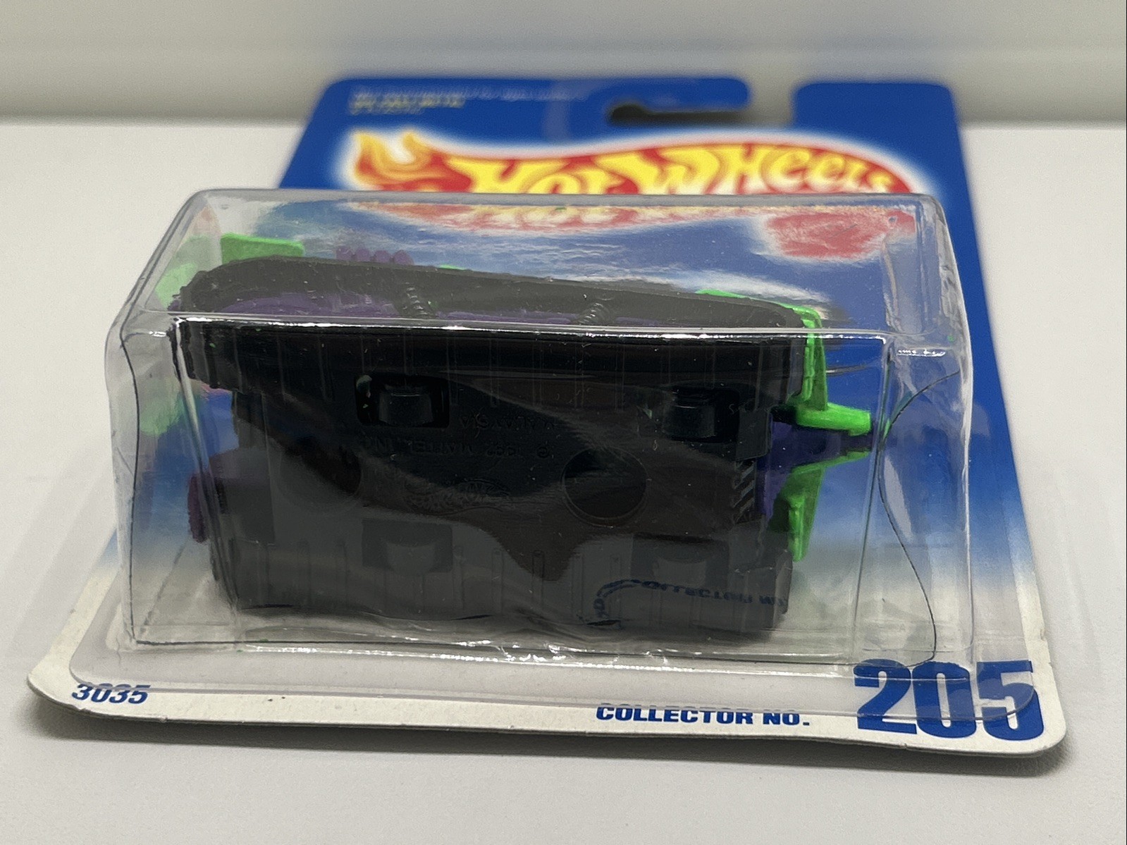 Hot Wheels Vintage Neon Green 1991 Treadator War Military Tank #205 NOS Sealed