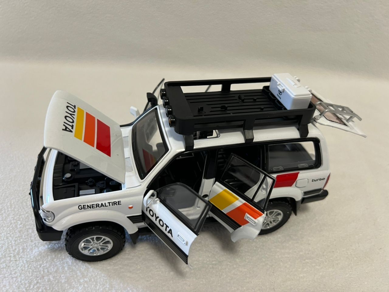 1:24 Toyota Land Cruiser LC80 Diecast Car Model Alloy Toy Vehicle Sound Light