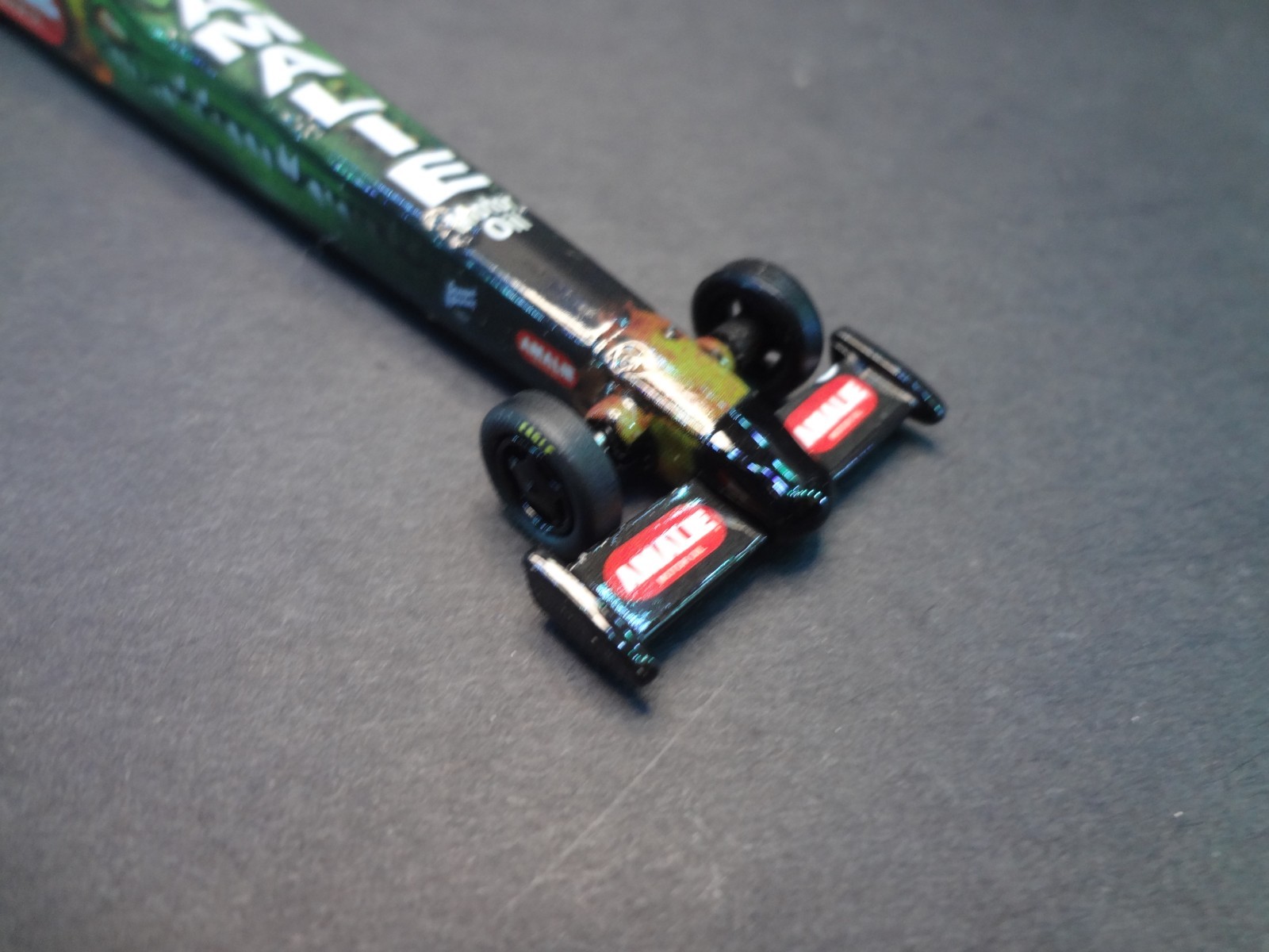 Auto World Amalie Motor Oil Terry McMillen NHRA Top Fuel Dragster – 1:64