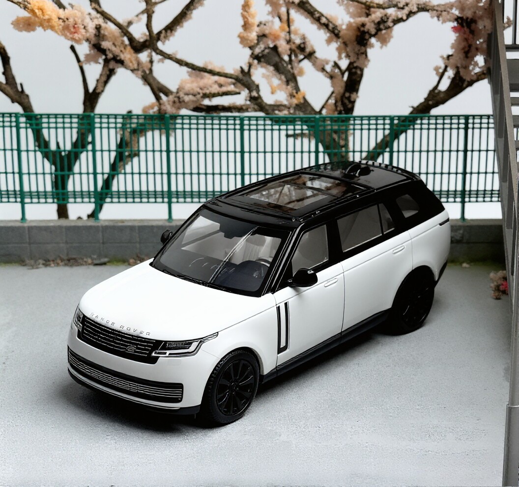 LCD 1:64 White 2022 Range Rover Luxury SUV Sports Model Diecast Metal Car