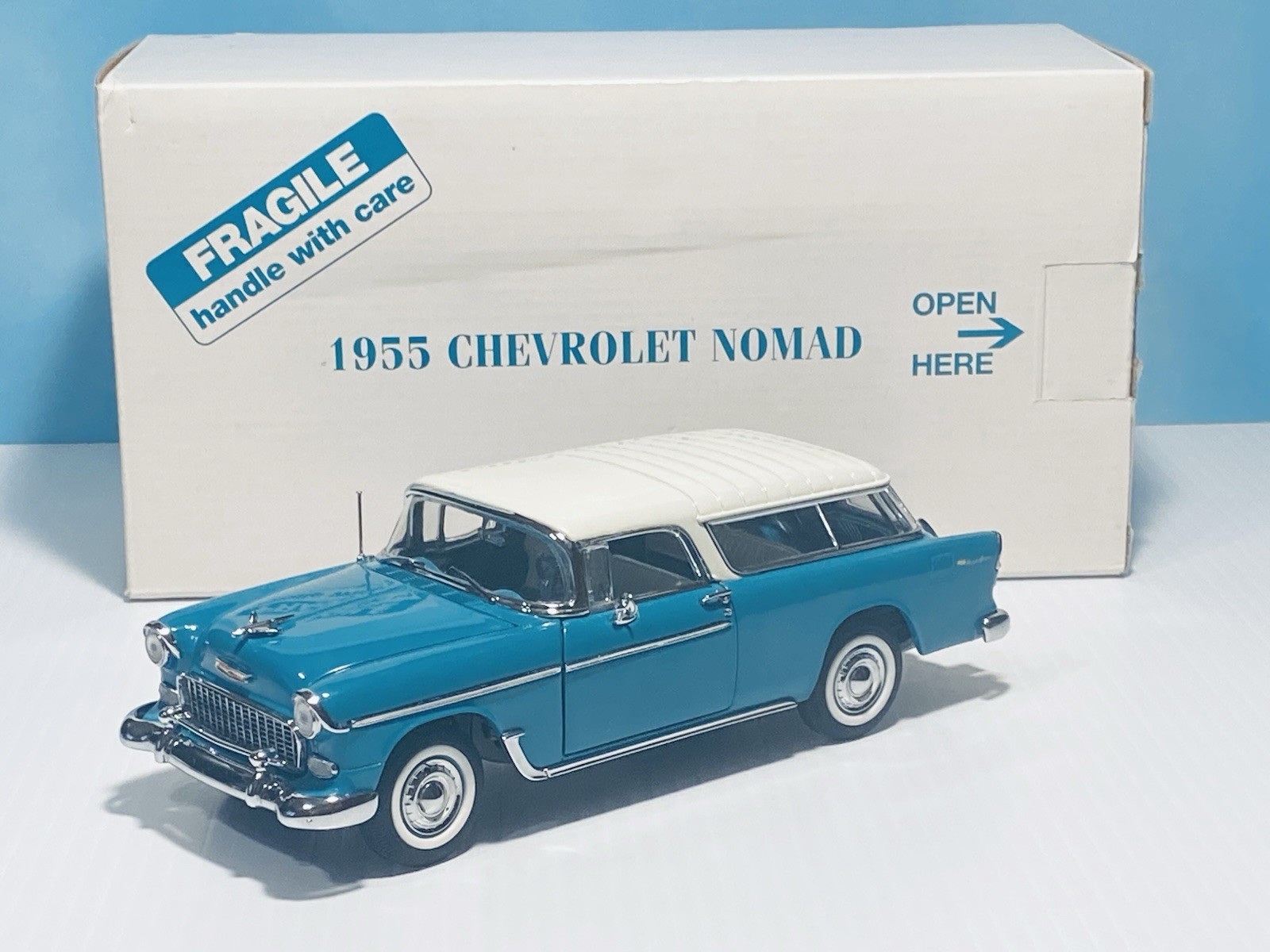 Danbury Mint 1955 Chevy Nomad / Boxed + Am. Diorama Surfer Jay & Bikini Girl Oct