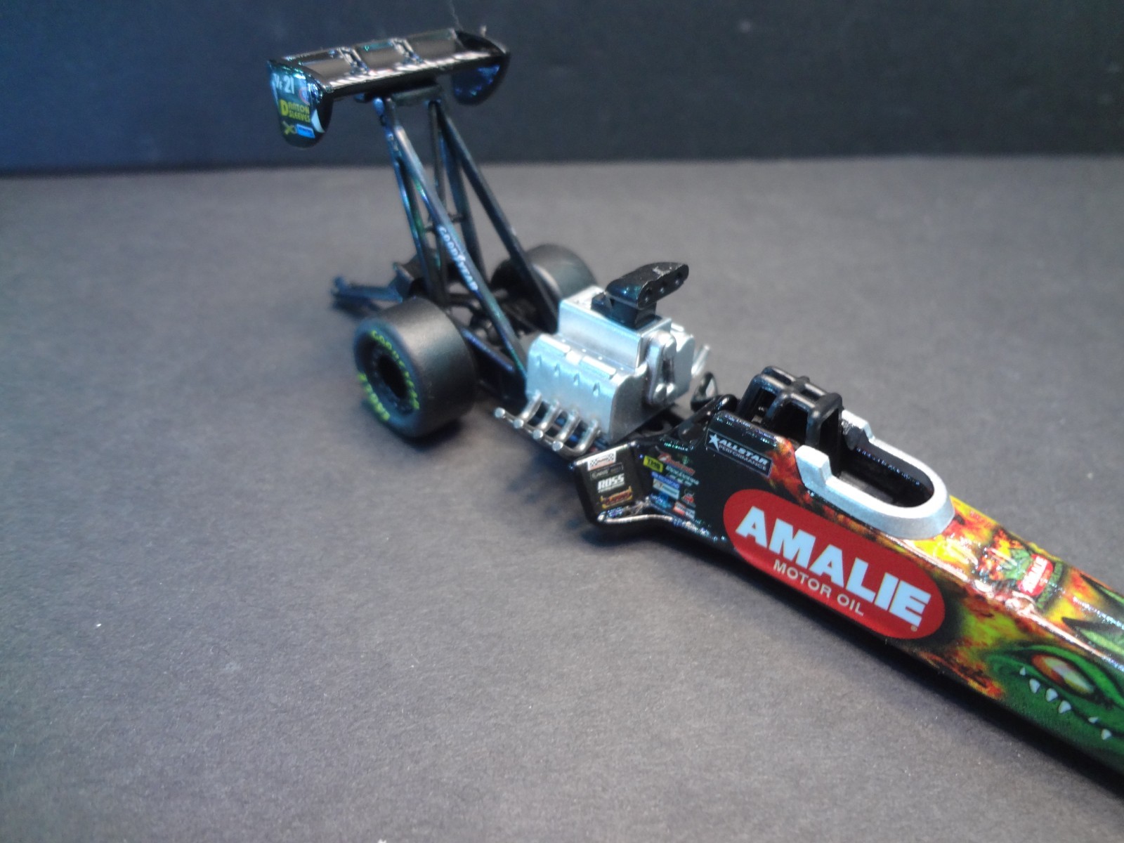 Auto World Amalie Motor Oil Terry McMillen NHRA Top Fuel Dragster – 1:64