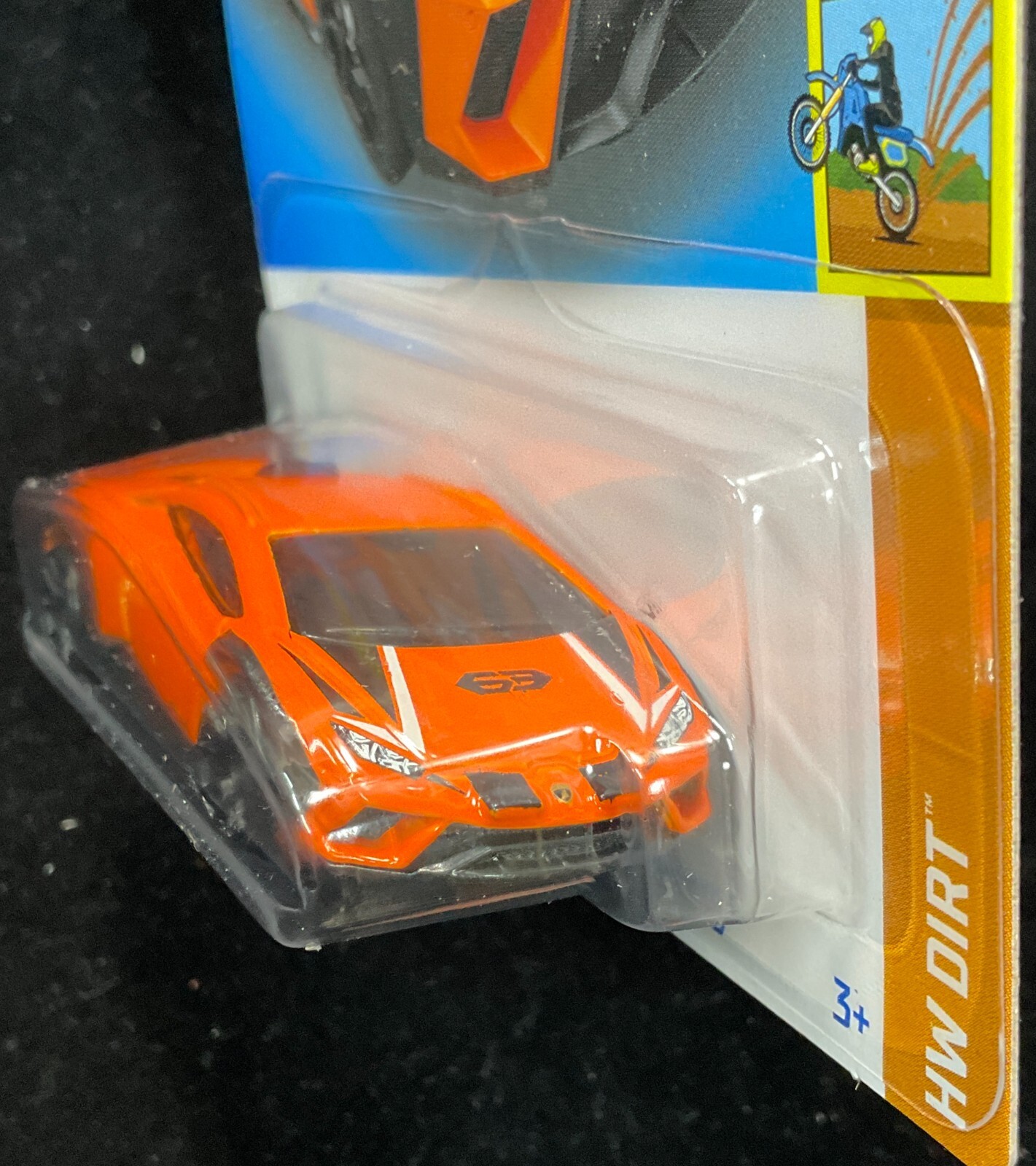 LAMBORGHINI HURACAN STERRATO Orange, 1st Ed. & White 2025 Hot Wheels Exotic 2pcs