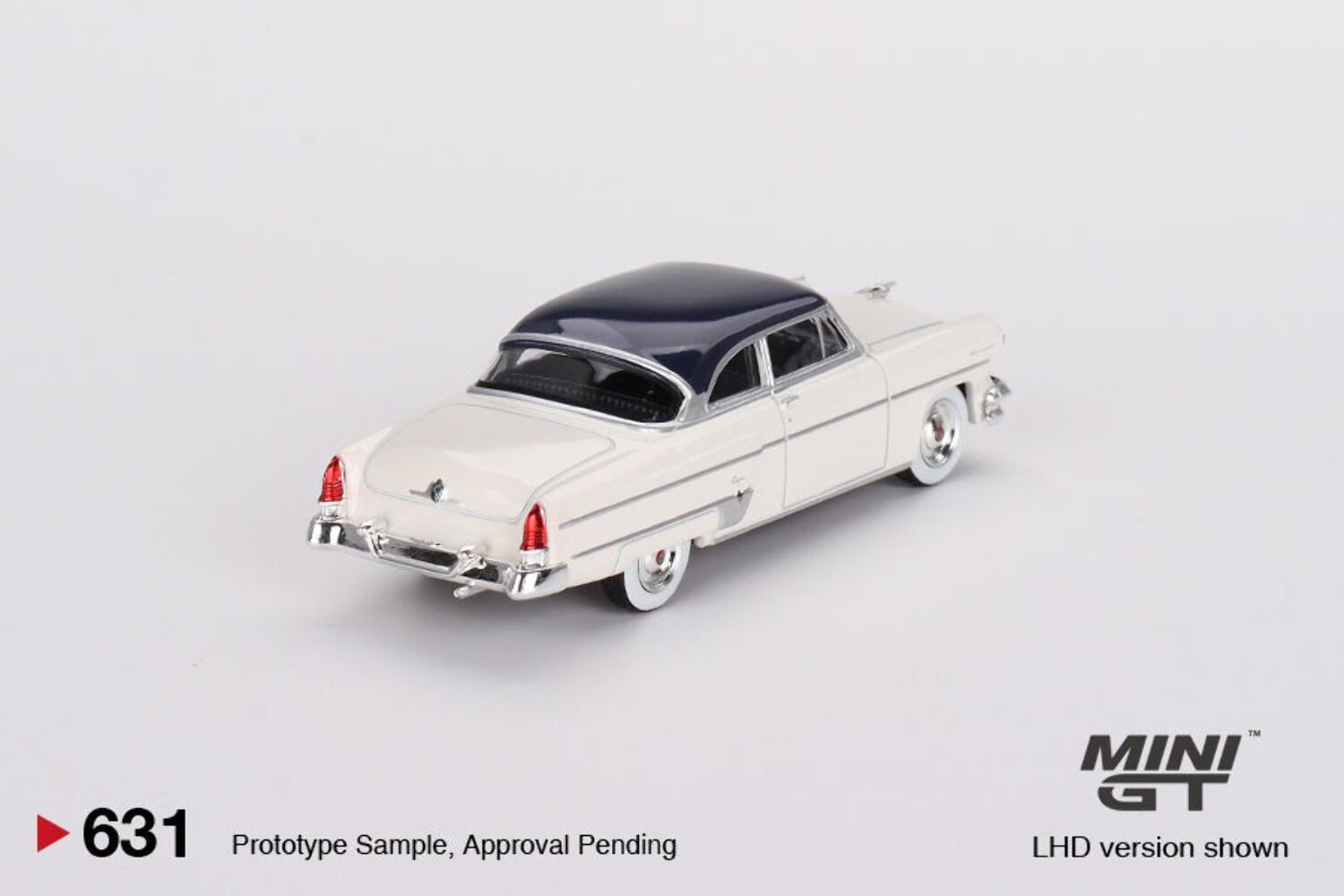 Mini GT 1:64 Lincoln Capri 1954 – Arctic White / Atlantic Blue