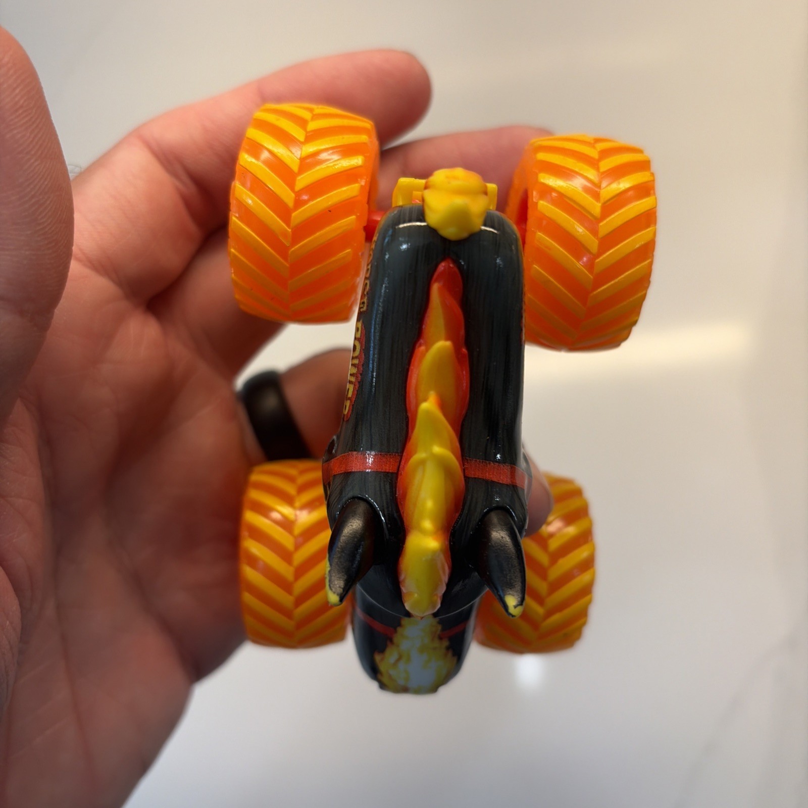 Spin Master Monster Jam Horse Power Fire & Ice Truck 1:64 Orange Wheels (read)