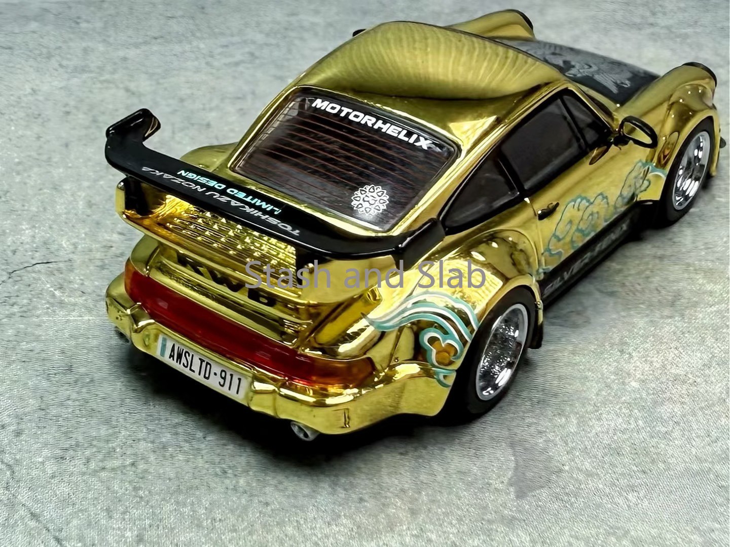 MOTORHELIX 1:64 RWB 964 Silver-Fenix Gold Chrome Toshikazu Nozaka Art 1299