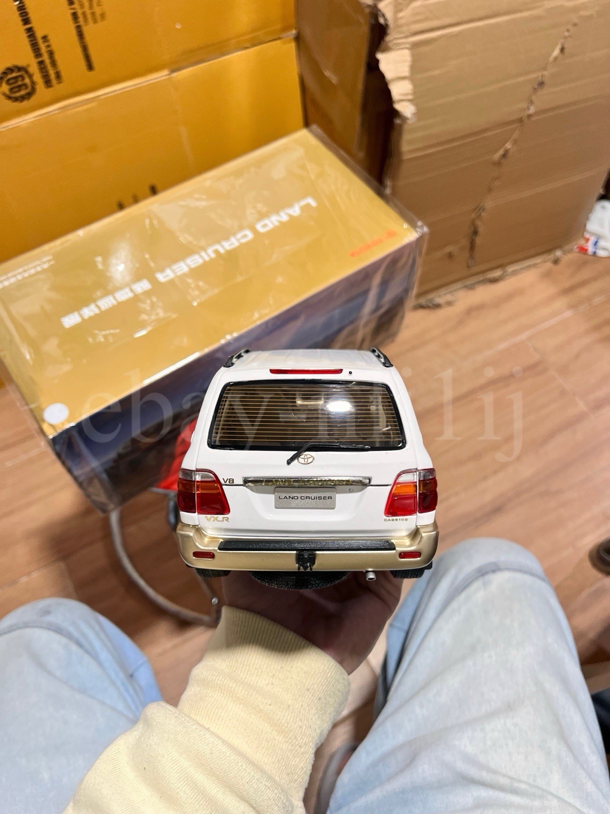 1:18 Scale Toyota Land Cruiser White Diecast Model Car