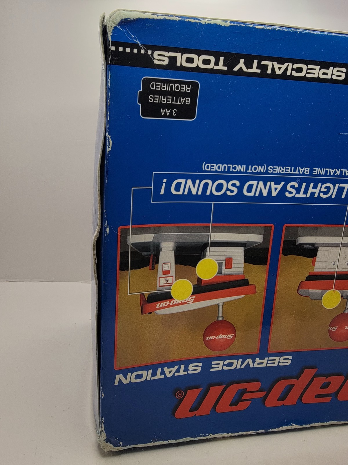 Hot Wheels Snap-On Service Station play set