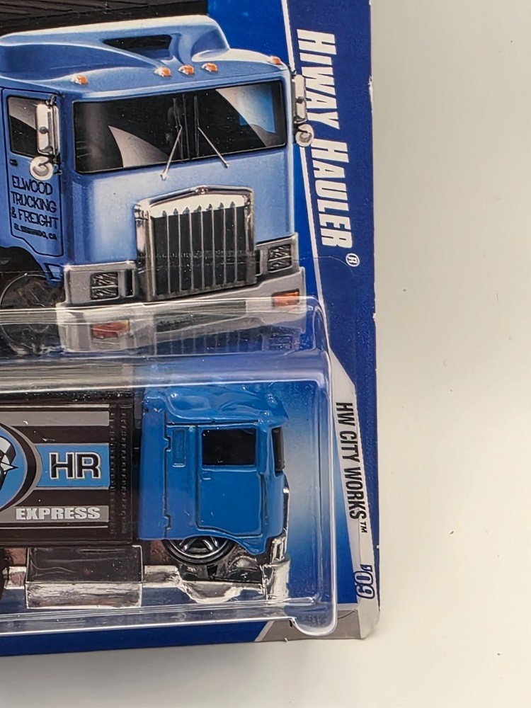 HOT WHEELS 2009 HW CITY WORKS 8/10 – HIWAY HAULER BLUE AND BLACK (WN) (TOTE 4)