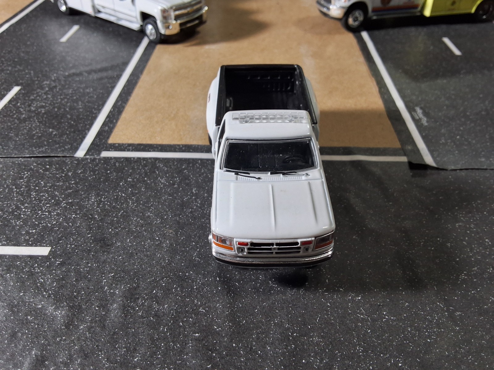 Greenlight Custom Kitbash Ford F-350 4X4 Dually work Truck
