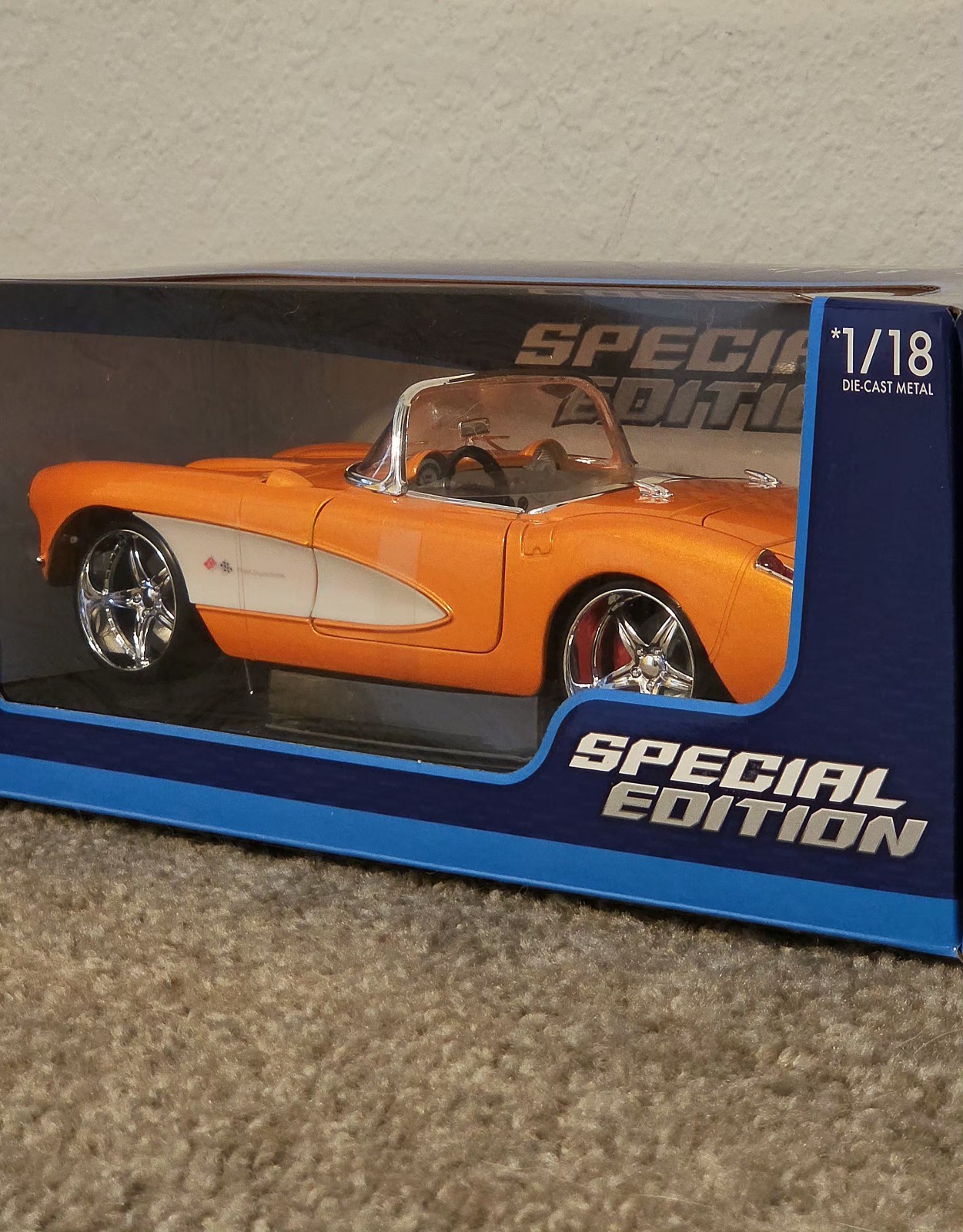 1957 Chevy Corvette Roadster Orange/White Special Edition Maisto 1:18 Diecast