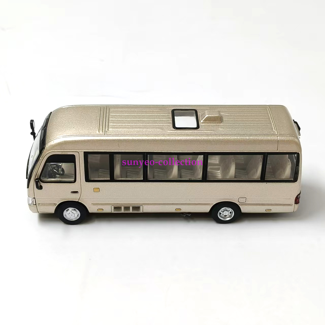 1:64 Toyota Coaster 2013 Minibus Diecast Alloy Model Car Toyoace Hiace