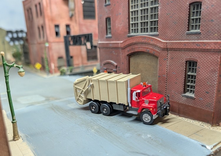 1/87 HO Scale Custom Built Ford L9000 Tandem Axle Garbage Truck 3D Printed Model