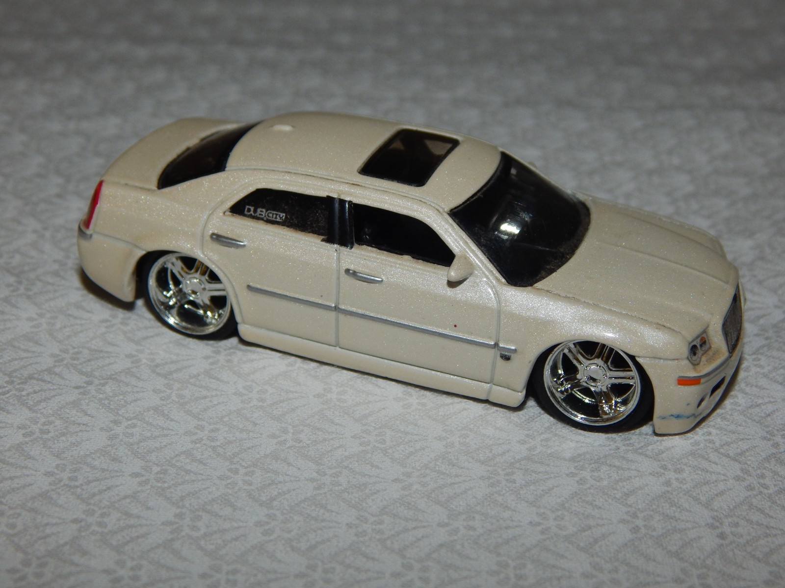 JADA Chrysler 300C Hemi – 1/64 – Dub City Kustoms ~ 2005 ~ LOOSE