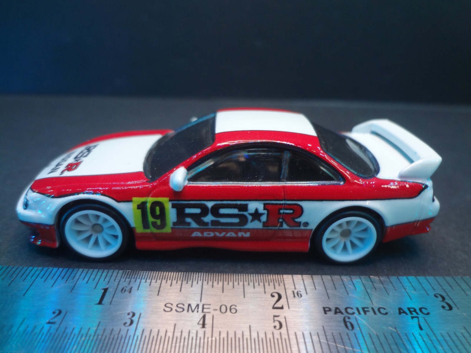 Hot Wheels Nissan 240SX (S14) – 1:64 loose