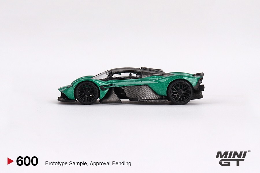 Mini GT 1:64 Aston Martin Valkyrie Aston Martin Racing Green #600