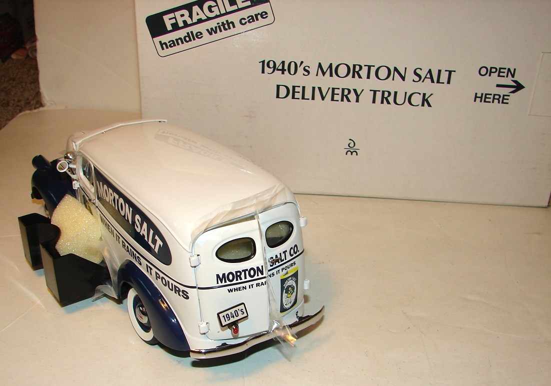 Danbury Mint 1940’s MORTON SALT DELIVERY TRUCK 1:24 White W/ Salt Boxes *NIB*