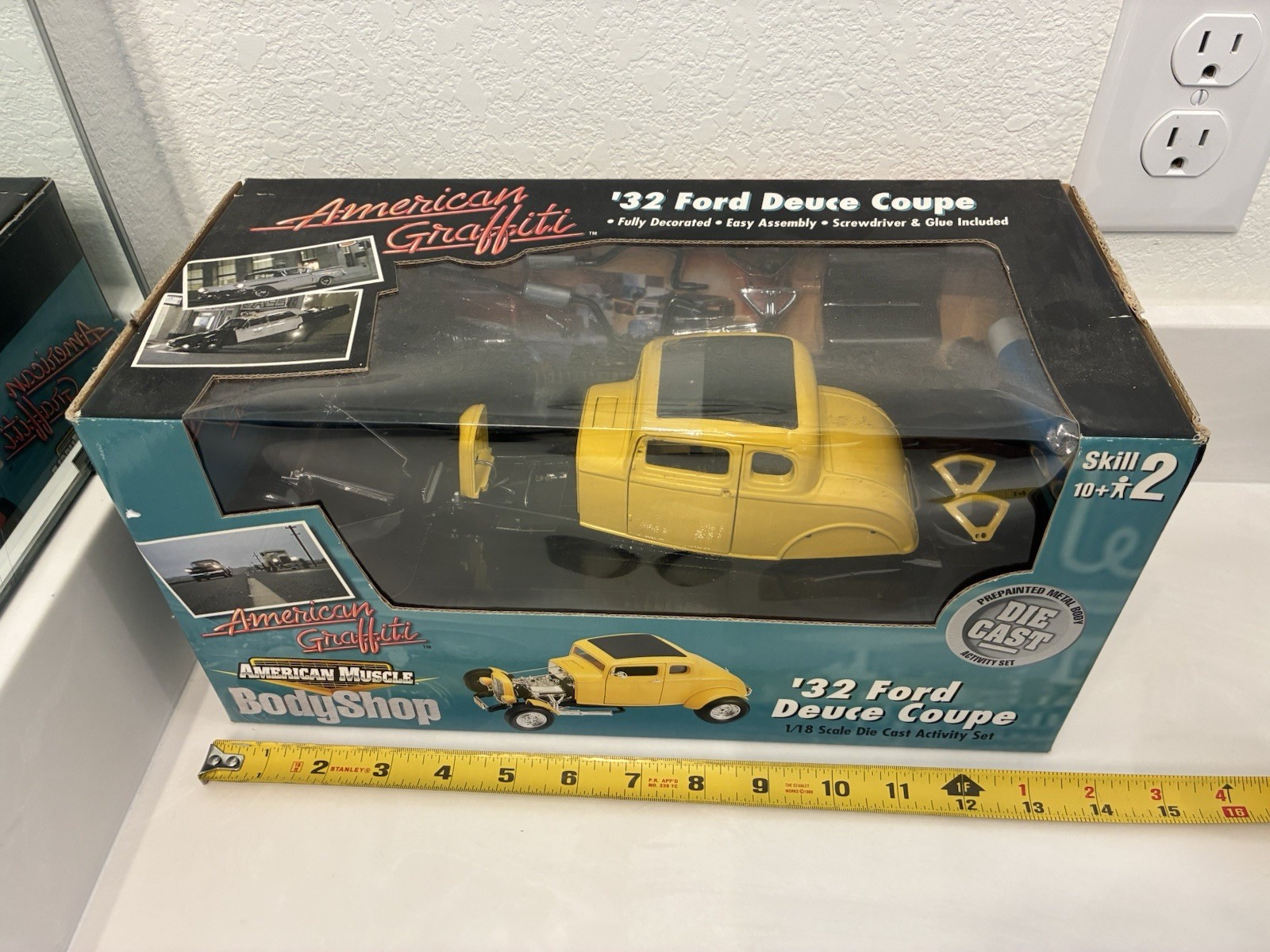 American Muscle Body Shop 1/18 Model Kit ‘32 Ford Deuce Coupe American Graffiti