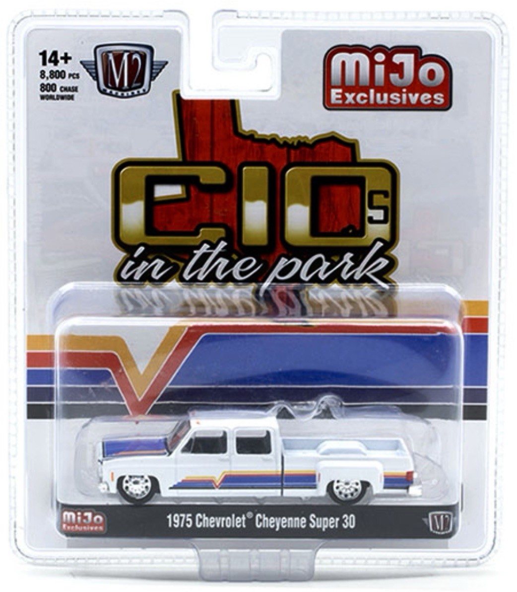 M2 MACHINES 1975 CHEVY CHEYENNE SUPER 30 DUALLY SQUAREBODY C10S IN THE PARK