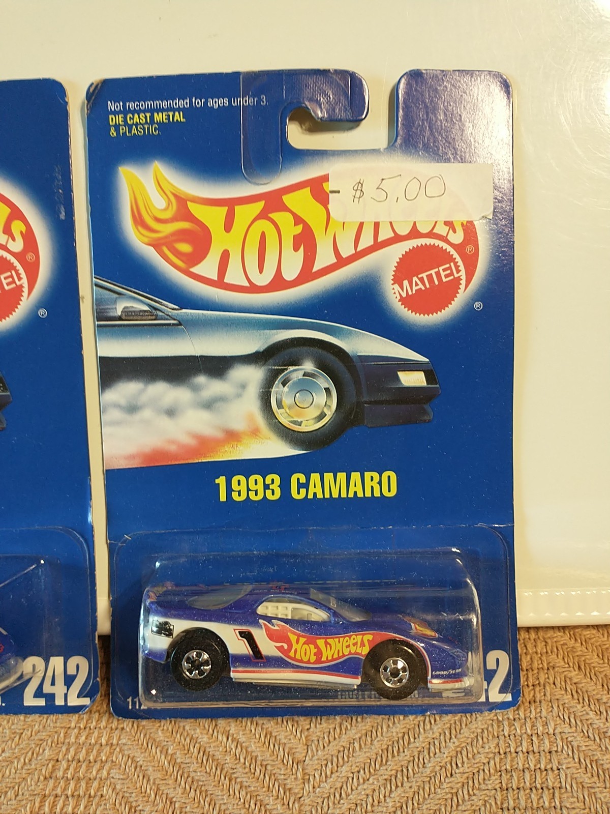 1991 Mattel Hot Wheels Die Cast Metal & Plastic Set Of 2 1993 Camaro #242