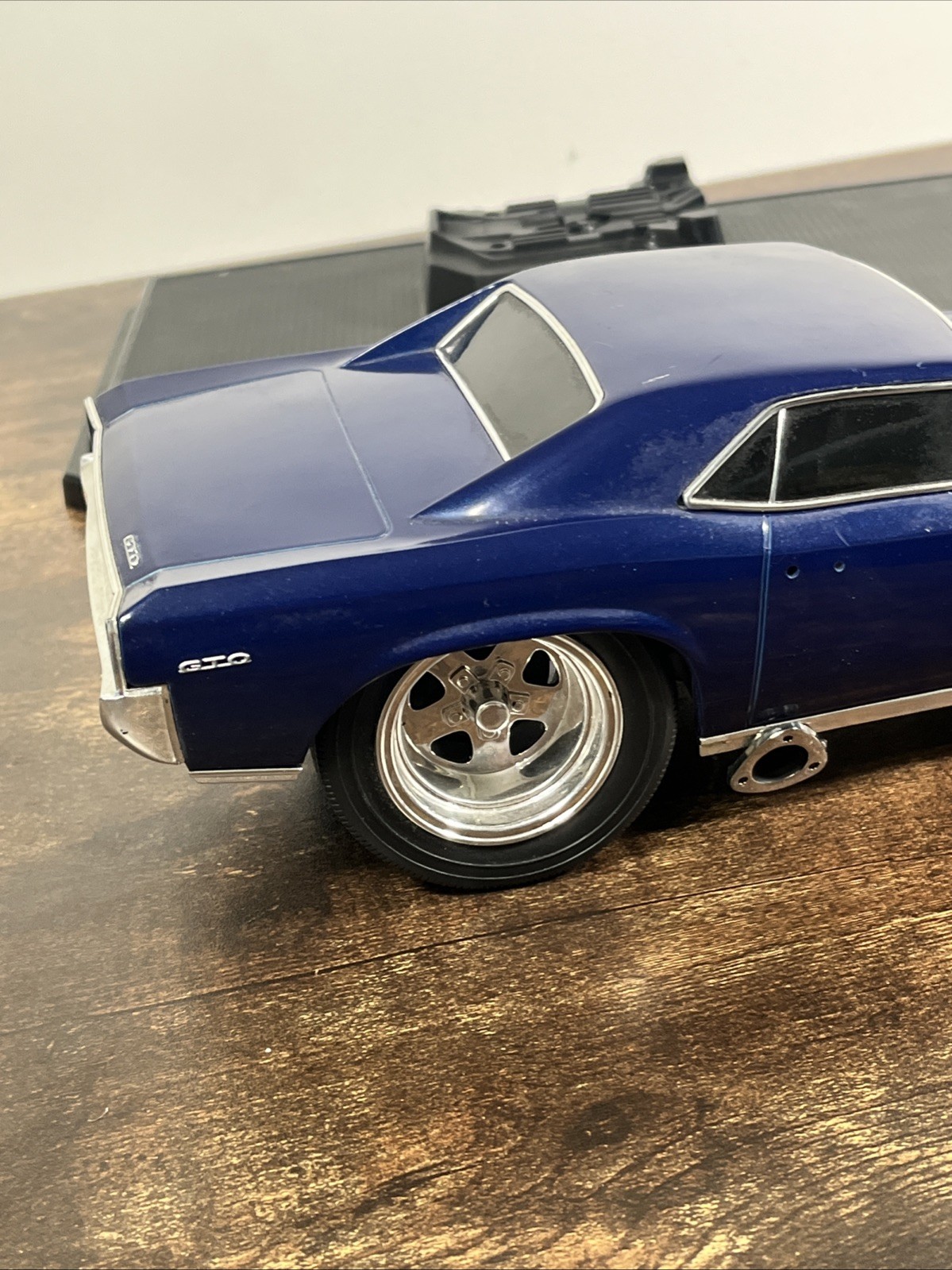 Rare Muscle Machines Dark Blue 1966 GTO Real 1:18 Scale With Stand