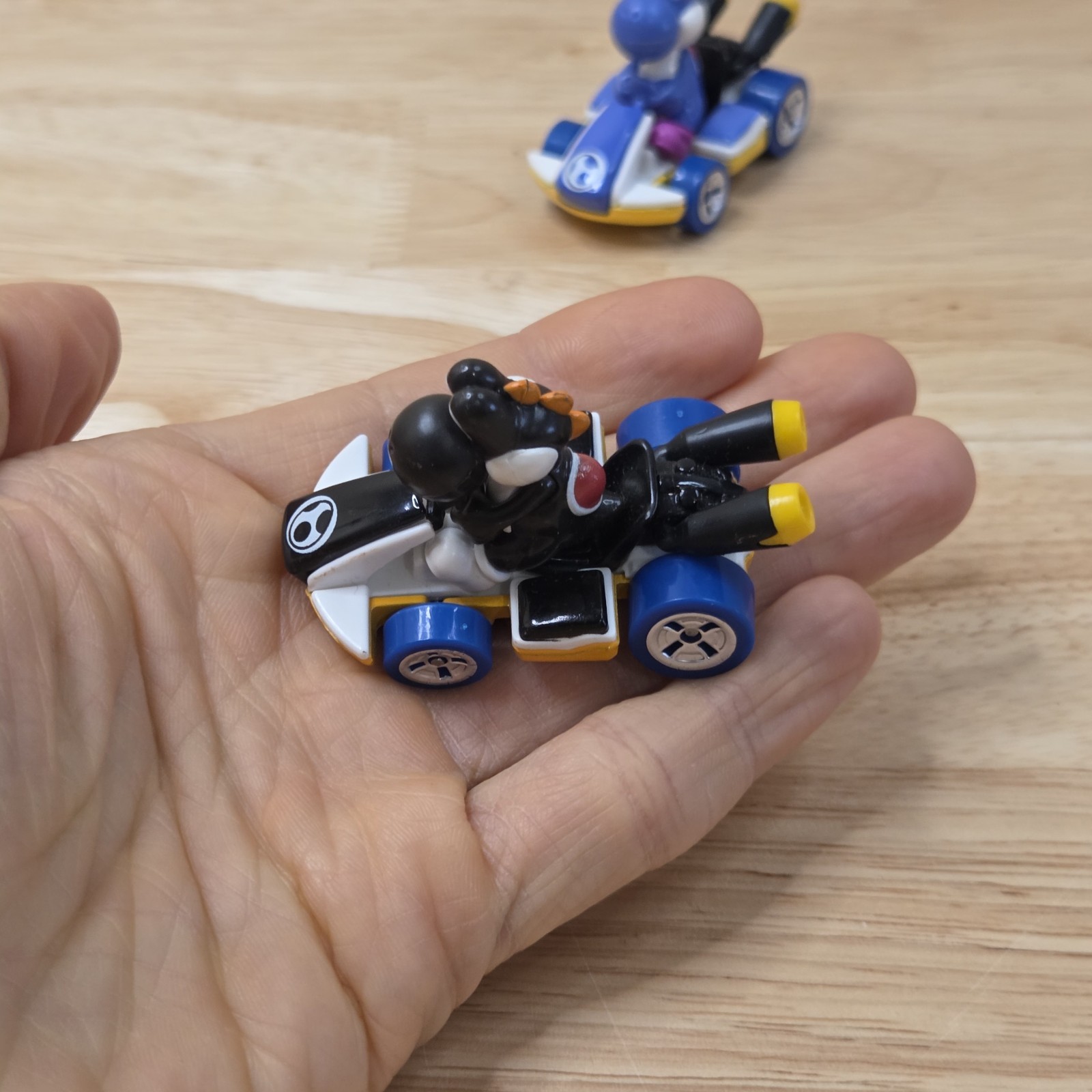 2018 Yoshi Mattel Hot Wheels Die-Cast Standard Kart (Black & Blue? / Purple?)