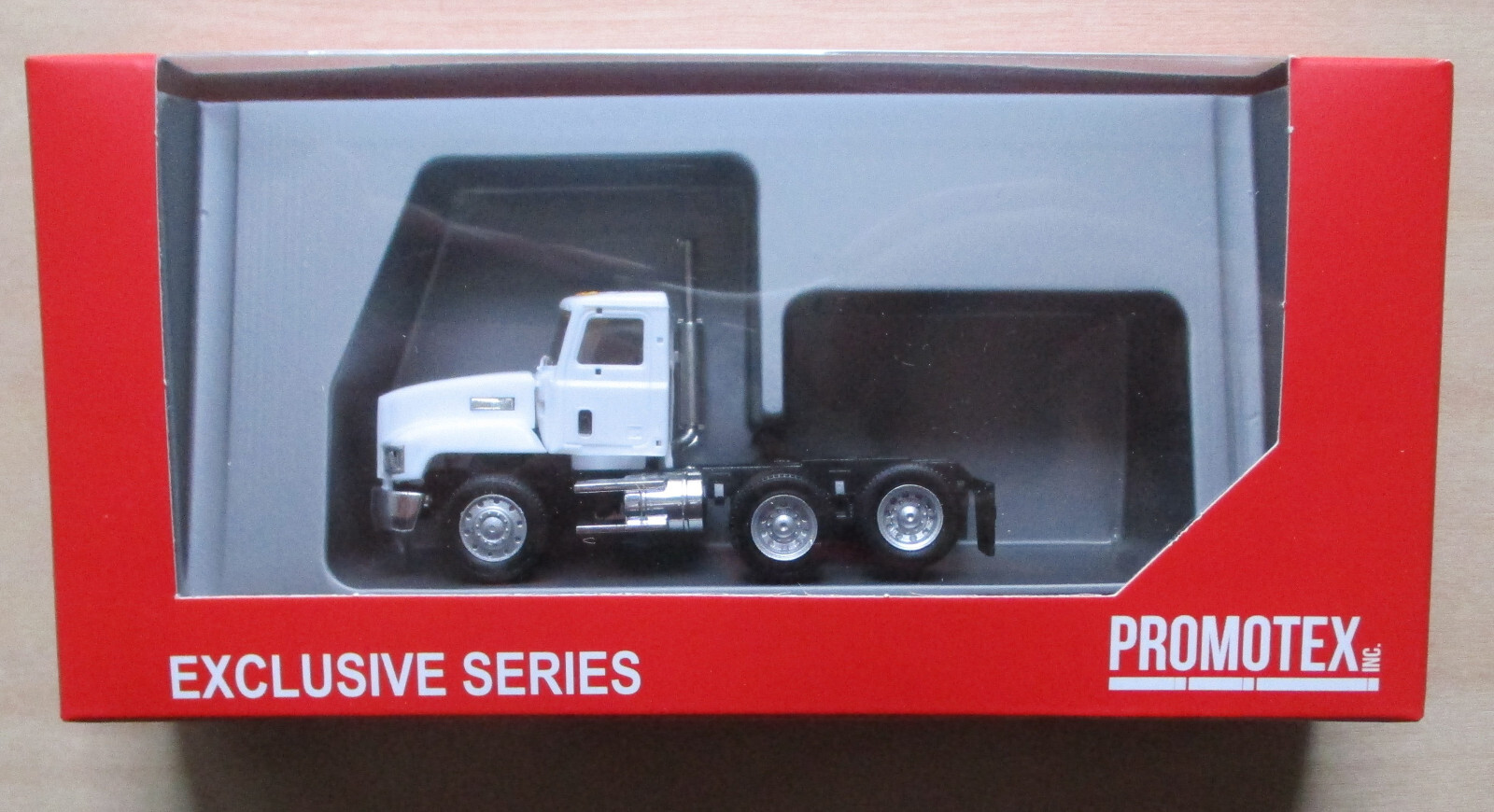 White Mack Short 603 Tractor Truck Promotex 1/87 Plastic HO Scale 15263