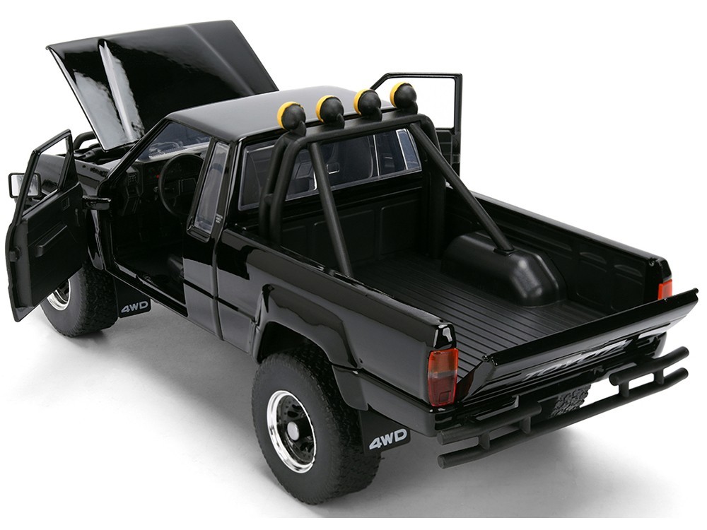 1985 TOYOTA SR5 PICKUP BLACK W/SKATEBOARD “BACK TO THE FUTURE” 1/24 JADA 36479
