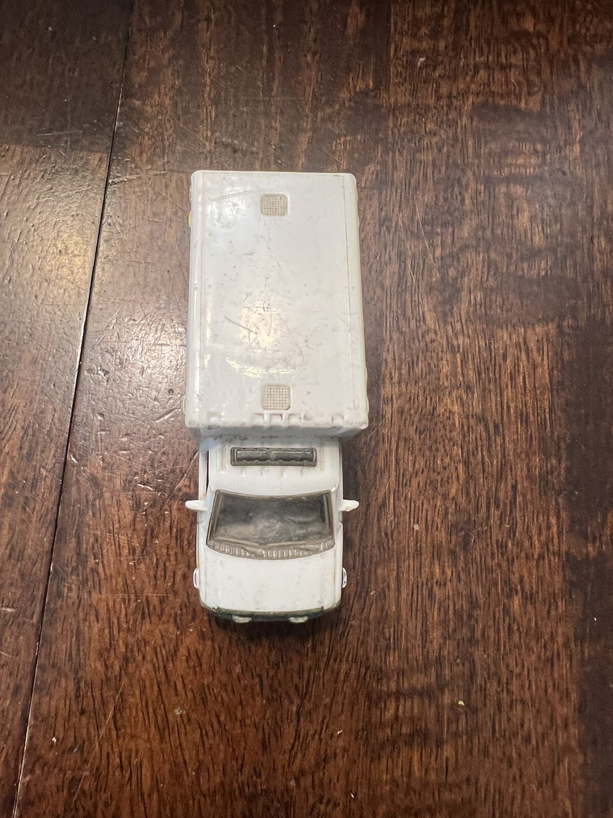 Matchbox Ford E-350 E350 Ambulance Santa Ursula SUAS 2009 MB944 EMS car diecast