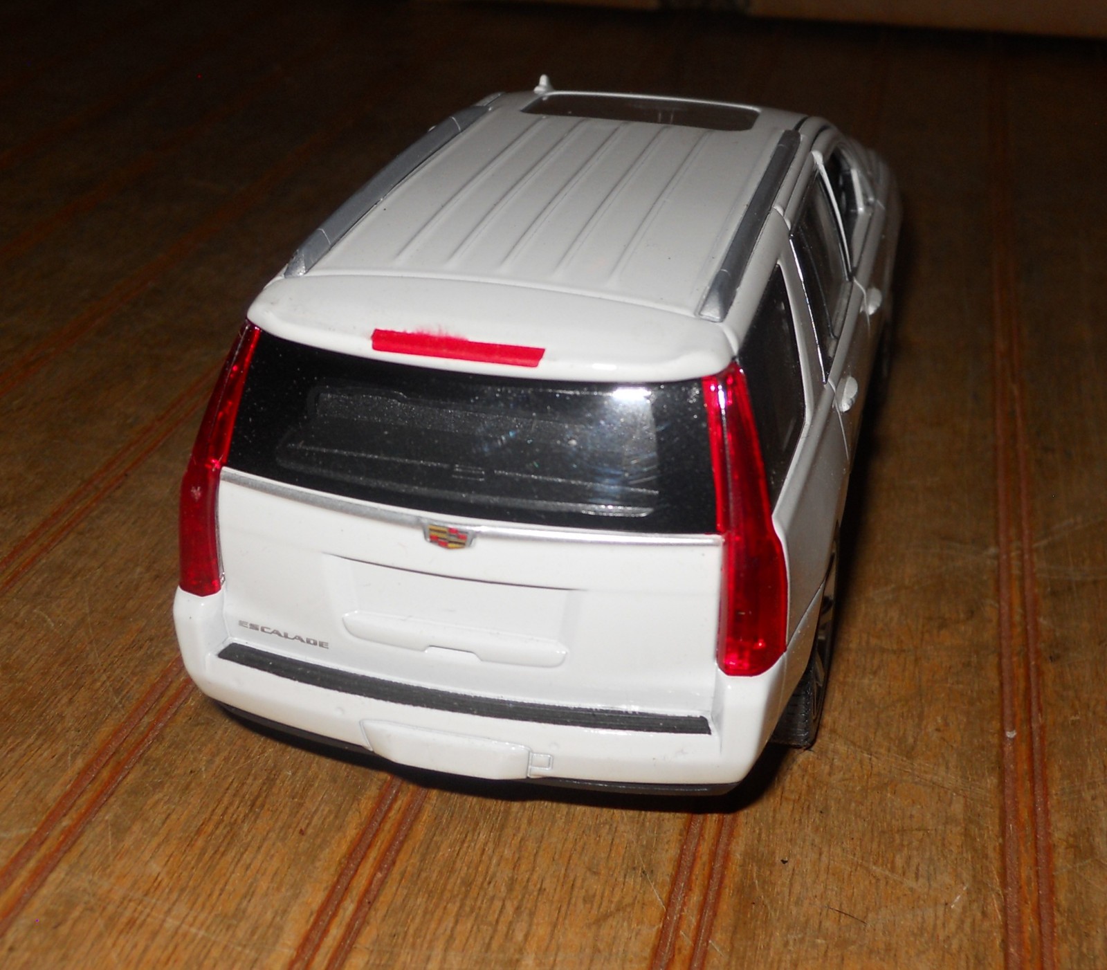 CADILLAC ESCALADE WELLY 24084/4D 1/24 DIECAST CAR HOOD DOORS OPEN