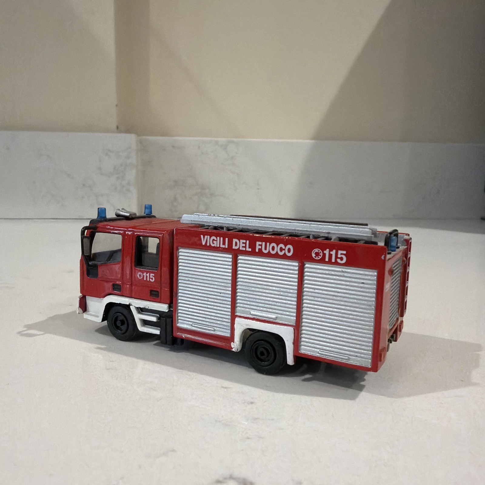 Del Prado 1/72 Scale 231222G – City 2000 Iveco Eurofire – Red Diecast Model