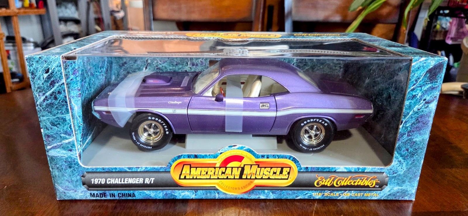 Vintage 1/18 Ertl 1970 Dodge Challenger R/T 426 HEMI Plum Crazy American Muscle