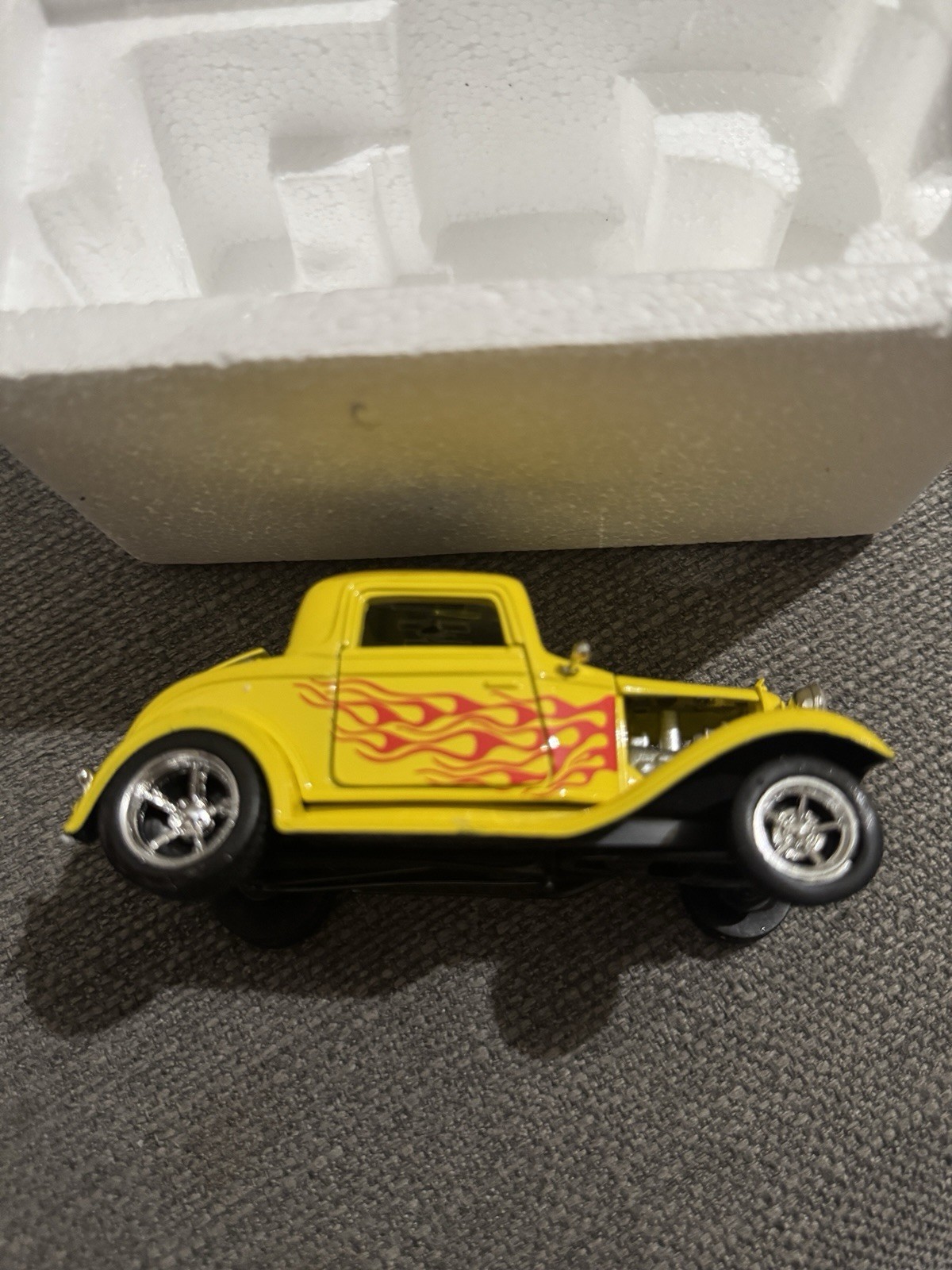 National Motor Museum-1932 Ford 3-Window Hot Rod-1/32 Diecast Yellow Flames