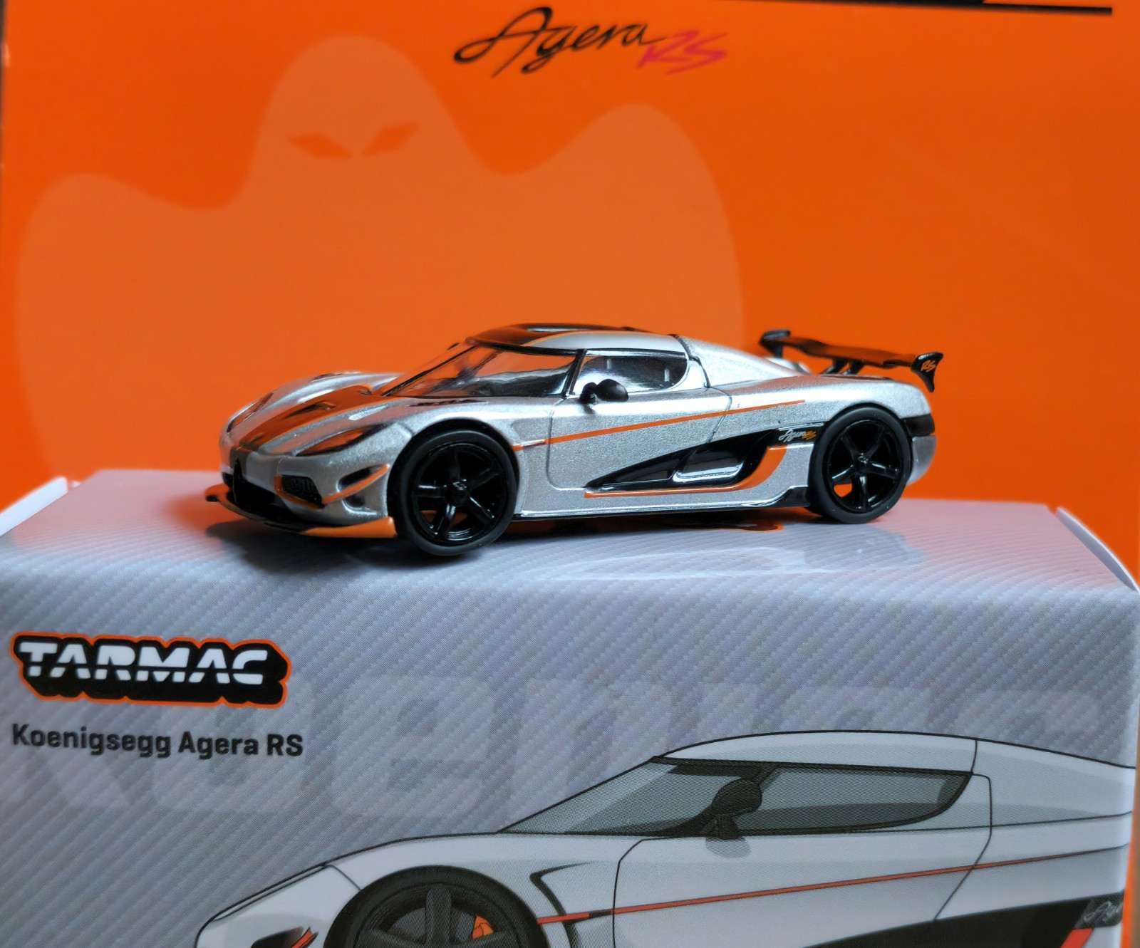Tarmac Works 1:64 Koenigsegg Agera RS Moon Silver/ Black