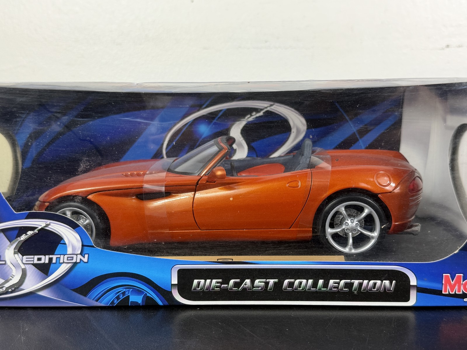 Maisto Special Edition 1:18 Dodge Concept Vehicle Diecast Car Orange New Box